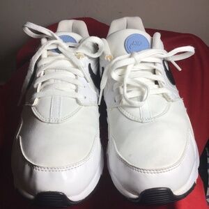 😎Nike’s Victory women’s size 9, good cond. see photos for flaws before buying🔥